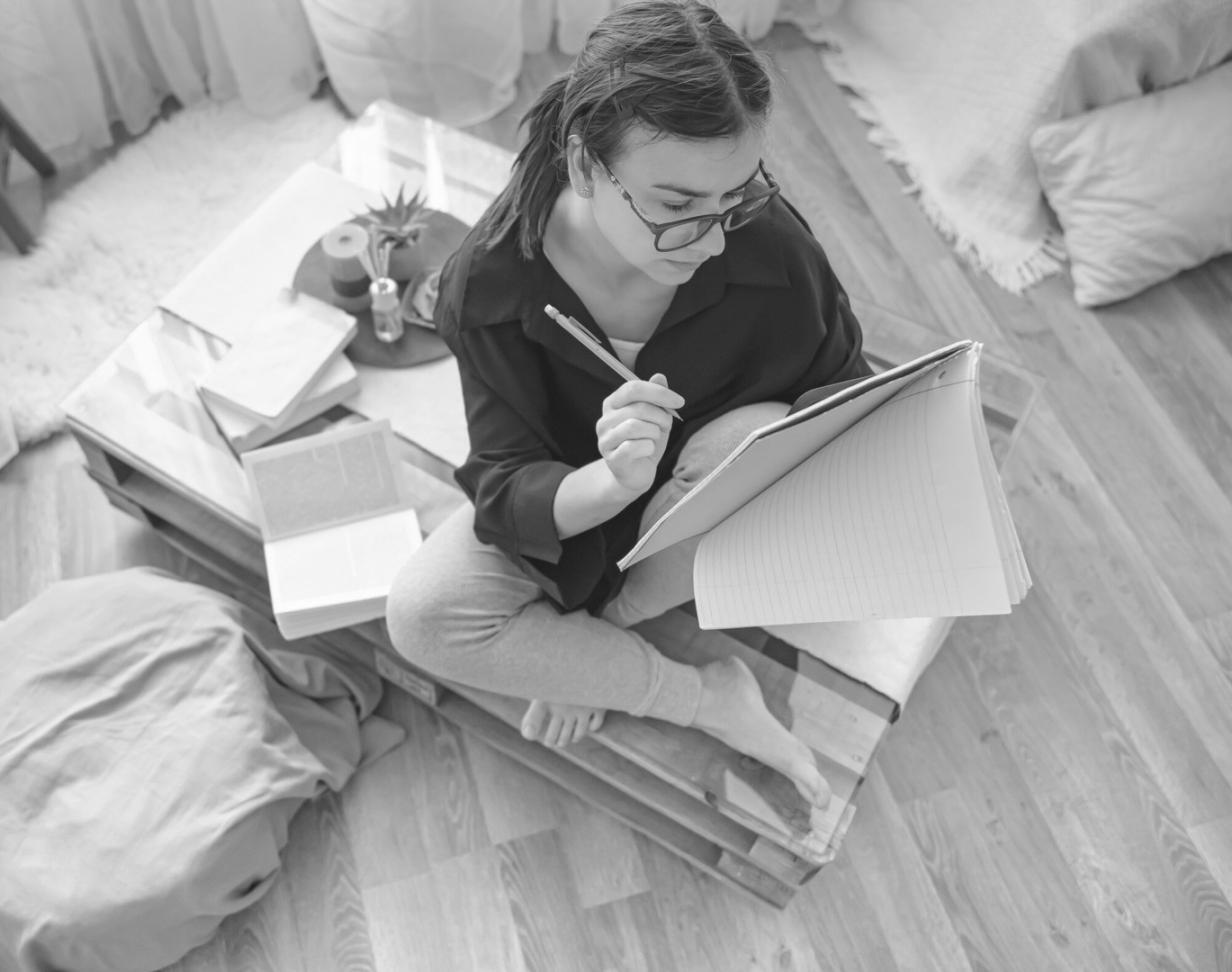 Students analyzing platform features during practical session