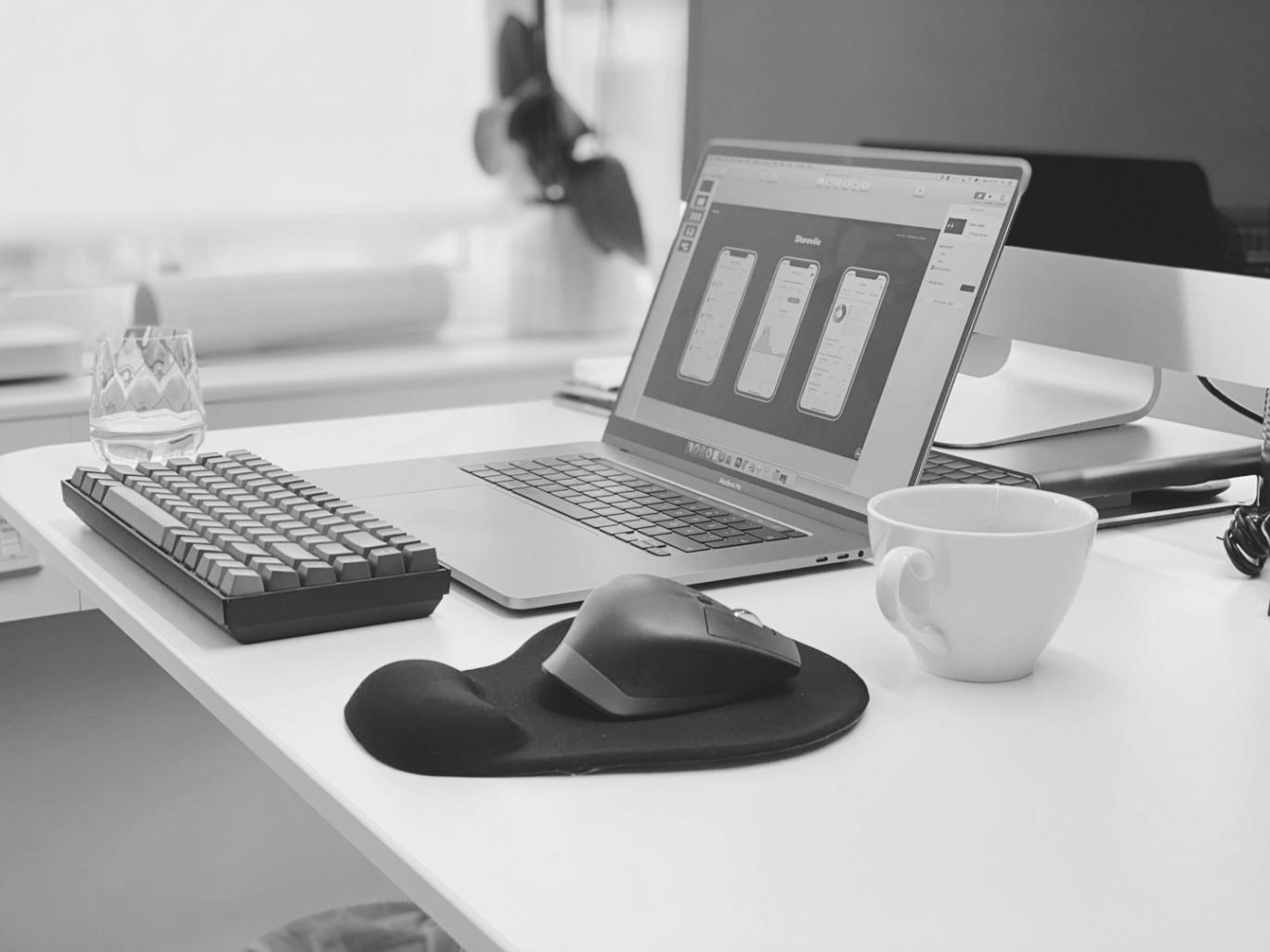 Trading platform interface showing real-time market analysis